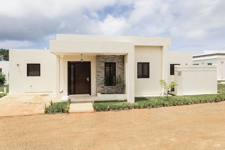 Exterior. Instyle Residences at Casa Linda Villas