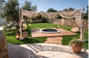 Terrace/patio - Room 'Tenuta Degli Asinelli - Trullo' with Sea View, Wi-Fi and Air Conditioning (Alliste)
