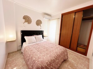 1 bedroom, iron/ironing board, WiFi, bed sheets - Sunny - 4 Apartment, Shared Pool, AC, Wi-Fi, Private Balcony, Accessible (Albufeira)