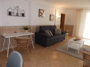 TV - 'Sunny Poolview' Apartment with Shared Pool, Wi-Fi, and Air Conditioning (Albufeira)