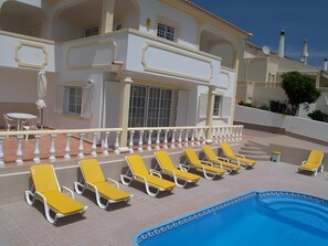 Pool - Villa Mariamar with Private Pool, Wi-Fi, and Air Conditioning (Vale da Azinheira)