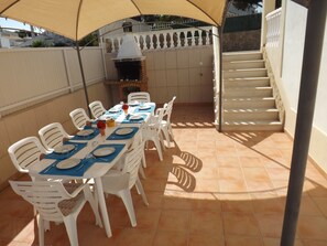 Outdoor dining - Villa Mariamar with Private Pool, Wi-Fi, and Air Conditioning (Vale da Azinheira)