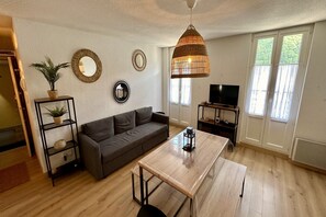 Unclassified image, 4 of 16, button