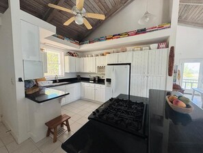 Unclassified image, 4 of 26, button