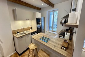 Fridge, microwave, oven, stovetop