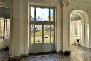 Interior - Bright Flat for 6 with Mountain views (La Bourboule)
