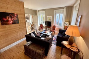Smart TV - Sunny sanctuary by the town center (Mont-Dore)