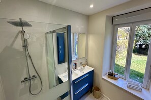 Shower, hair dryer - Sunny sanctuary by the town center (Mont-Dore)