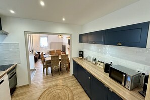 Fridge, microwave, oven, stovetop - Retreat with Terrace, Parking (Mont-Dore)