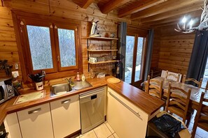 Fridge, microwave, oven, stovetop - Breezy nook near the ski resort (Mont-Dore)