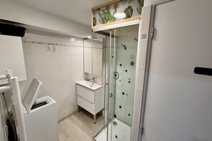 Shower, hair dryer - Stay by the summit path (Mont-Dore)