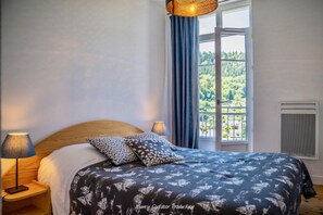 5 bedrooms, iron/ironing board, travel cot, free WiFi - Estate with Panoramic Sancy Views (Mont-Dore)