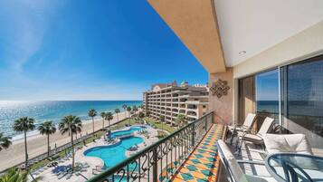 3 outdoor pools, free pool cabanas, pool umbrellas