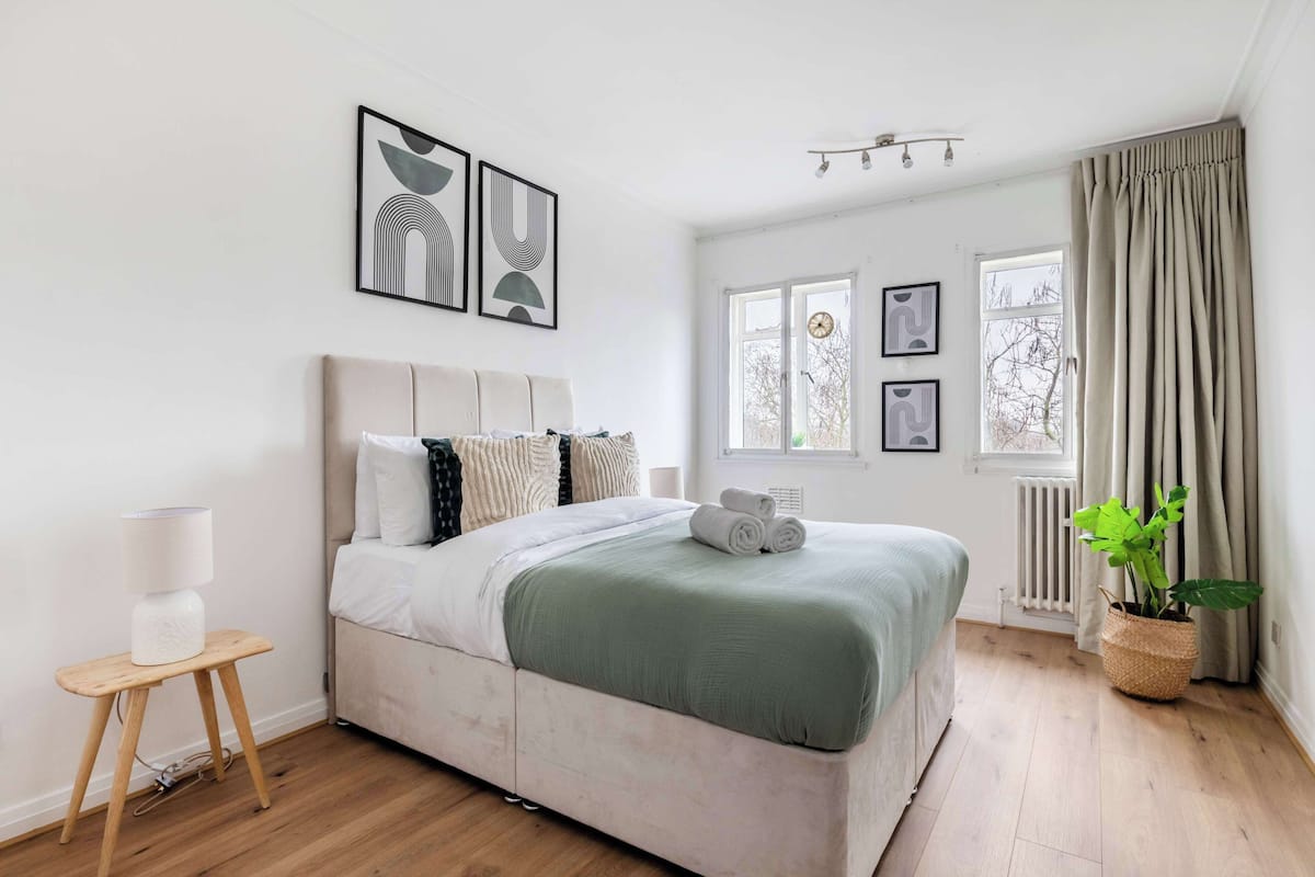 都會公寓, 1 張標準雙人床及 1 張梳化床, 非吸煙房, 公園景 | 熨斗/熨衫板、嬰兒床 (收費)、免費 Wi-Fi、床單