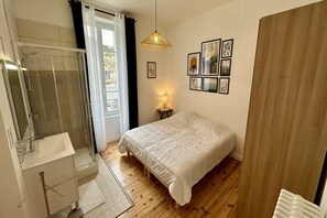 2 bedrooms, iron/ironing board, travel cot, free WiFi - Hub in the Heart of Mont-Dore (Mont-Dore)
