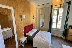 1 bedroom, iron/ironing board, travel cot, free WiFi - Quiet corner near the mountain road (Mont-Dore)