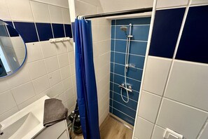 Douche, sèche-cheveux