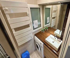 Luokittelematon kuva, 5 kautta 19, painike