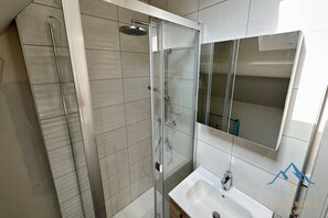 Suihku, hiustenkuivaaja