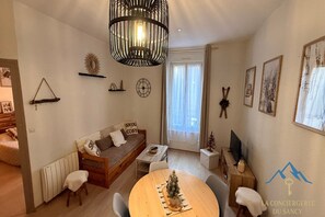 Interior - Cozy Retreat near the village stream (Mont-Dore)