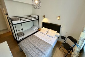 2 bedrooms, travel cot, free WiFi - Auvergne Village Escape for 8 (Mont-Dore)