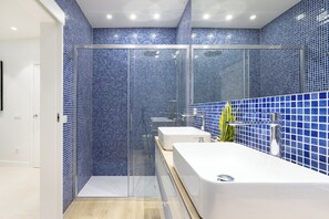 Shower, hair dryer, towels, soap - THE BLUE TURTLE A (Puerto de la Cruz)