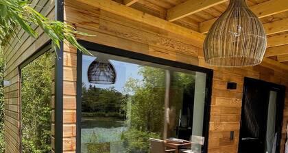 Luxury getaway with a Nordic bath by the canal