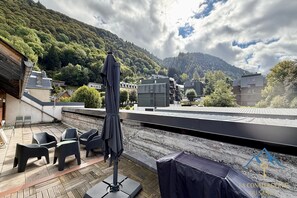 Terrace/patio - Chalet with Expansive Panorama Terrace (Mont-Dore)