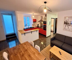 Smart TV - Modern nook by the central way (Mont-Dore)