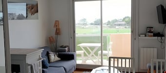 Sea View Apartment, Donville les Bains Beach