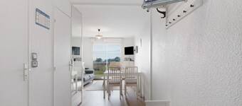 Sea View Apartment, Donville les Bains Beach
