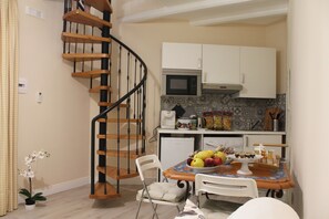 Unclassified image, 3 of 16, button