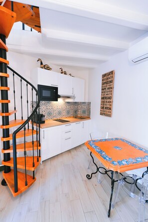 Interior - Dépendance la Casetta: an oasis of peace surrounded by greenery in the city center (Castellammare di Stabia)