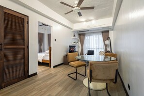 1 bedroom, WiFi, bed sheets - 1 bedroom in Forbeswood Heights BGC Taguig (Taguig)