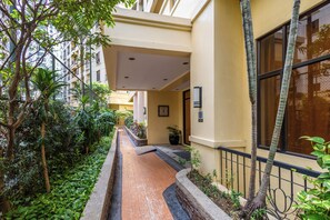 Unclassified image, 4 of 56, button