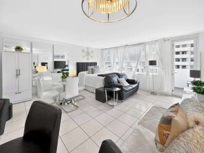 Iron/ironing board, WiFi, bed sheets - Miami Beach Studio with shared Heated Pool & Gym (Miami Beach)