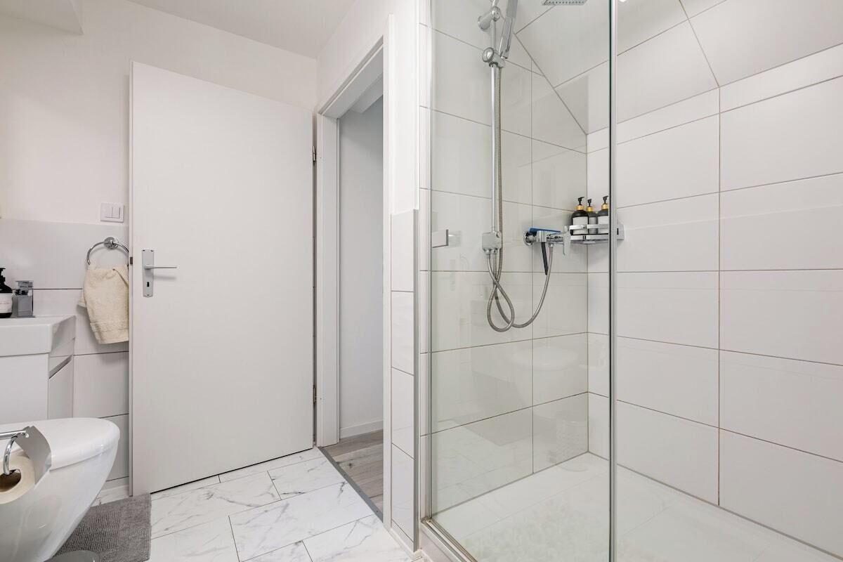Kondo Deluks, pemandangan gunung | Kamar mandi | Shower, pengering rambut, handuk, dan sabun