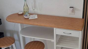 デラックス スタジオ | 客室内のダイニングエリア