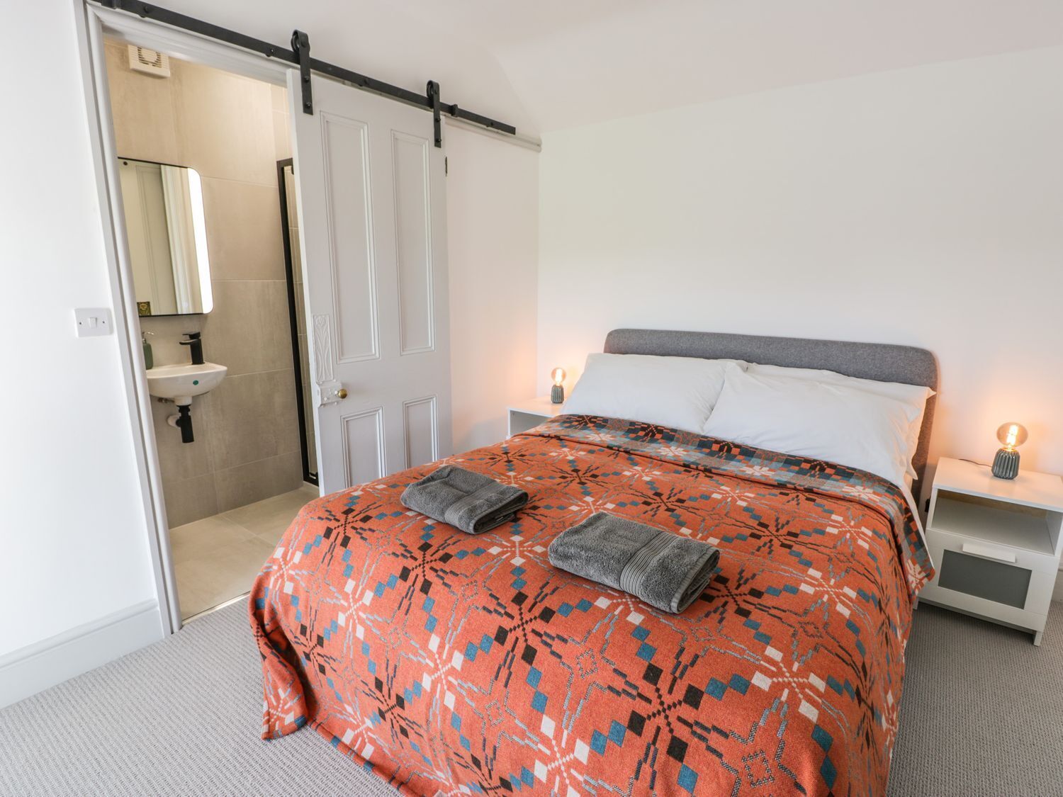4 bedrooms, individually decorated, individually furnished, free WiFi