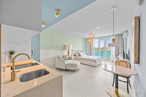 1 bedroom, free WiFi, bed sheets, wheelchair access - Perfect Couples Getaway with Ocean View Location (San Juan)
