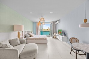 1 bedroom, free WiFi, bed sheets, wheelchair access - Perfect Couples Getaway with Ocean View Location (San Juan)