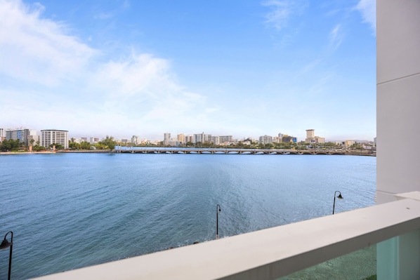 Imagen sin descripción, 1 de 25, botón