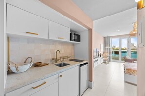 Fridge, microwave, coffee/tea maker, toaster - Stylish 1BR with Balcony & Prime Location (San Juan)