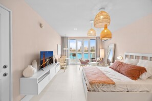 1 bedroom, free WiFi, bed sheets, wheelchair access - Stylish 1BR with Balcony & Prime Location (San Juan)