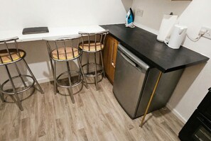 Interior - Self check-in, ethernet and WiFi, free street parking (Worsley)