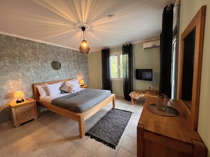 2 bedrooms, iron/ironing board, WiFi, bed sheets - Villa Anley - Enjoy amazing sea views between tradition and modernity! (Ratzaklion)