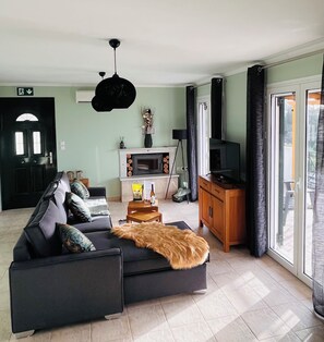 Smart TV - Villa Anley - Enjoy amazing sea views between tradition and modernity! (Ratzaklion)