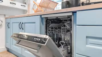 Cookware/dishes/utensils