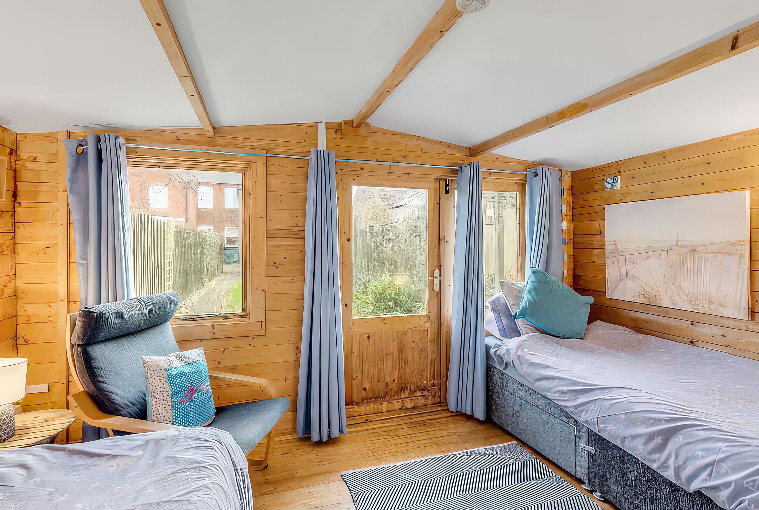 2 habitaciones, decoración personalizada y muebles diferentes 