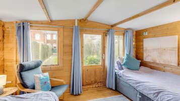 2 bedrooms, individually decorated, individually furnished, free WiFi